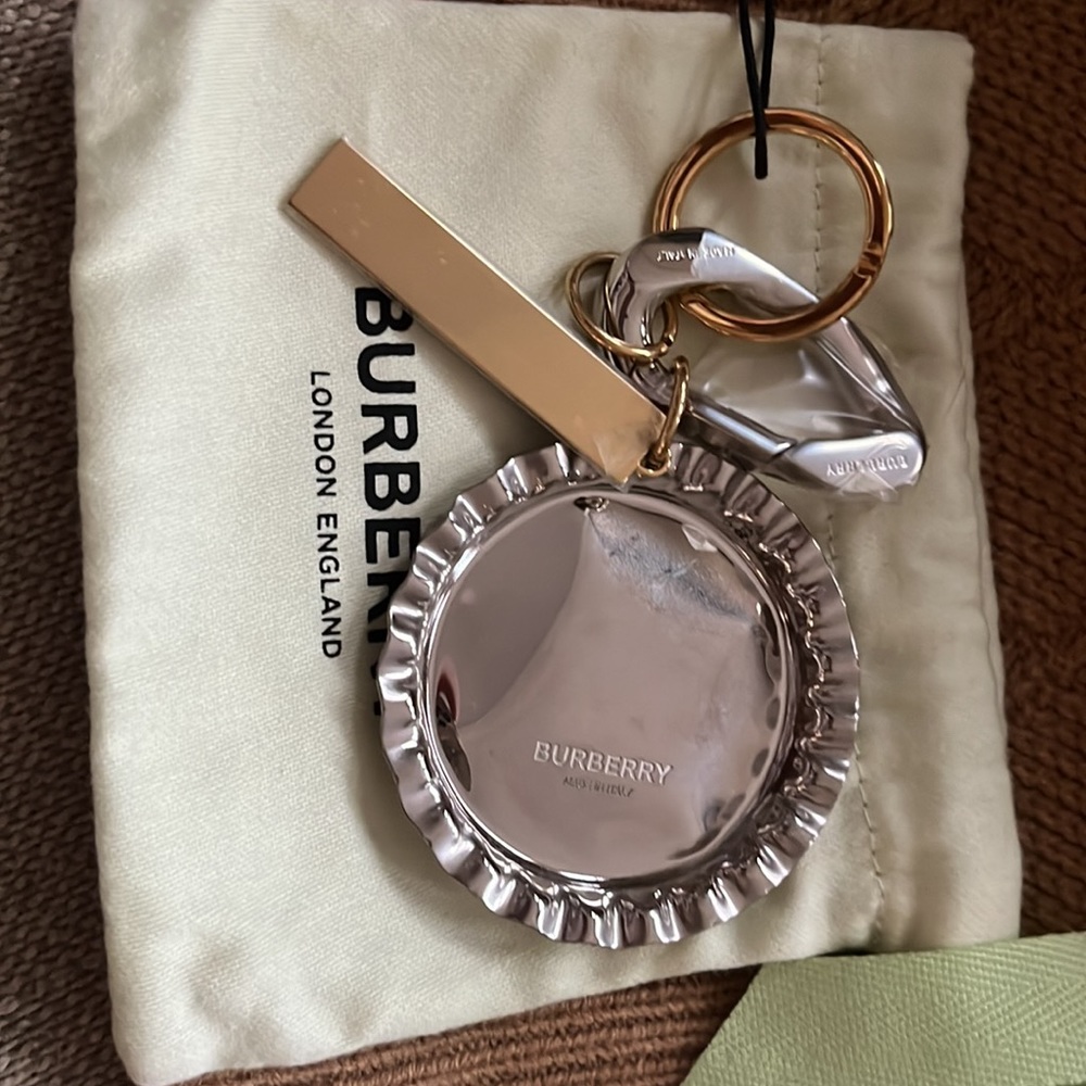 Burberry gold/silver key ring - Picture 2 of 2